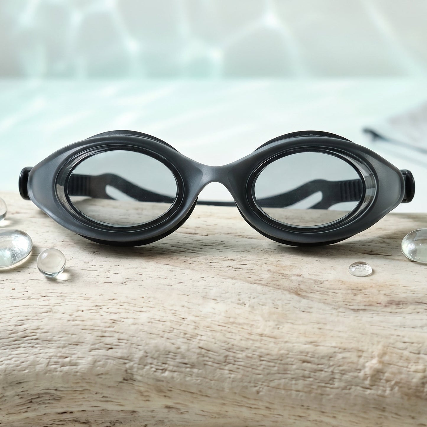 Protective children’s swimming goggles for outdoor use