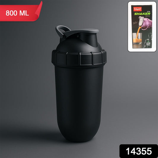 Person using Gym Shaker Bottle 800ML during gym workout session