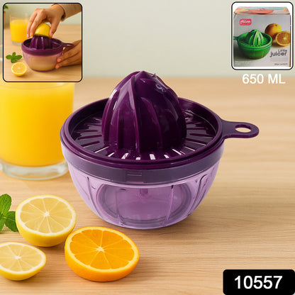 Compact manual hand juicer for fresh citrus fruit juice